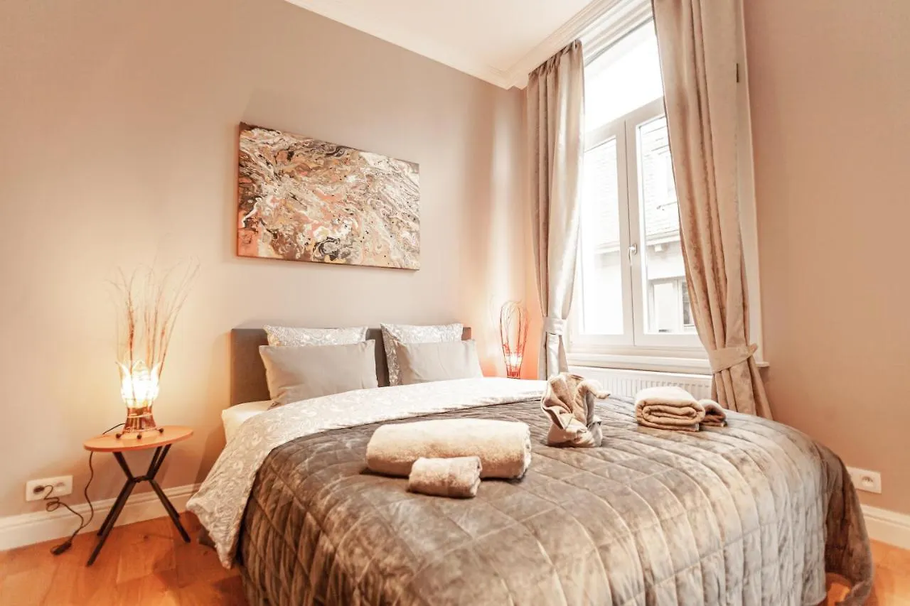 Luxury Suites Palace By Rikas Hotels location