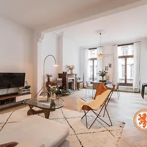 Apartment Traditional Chic, High Ceilings' Aircos And Garage, Antwerpen