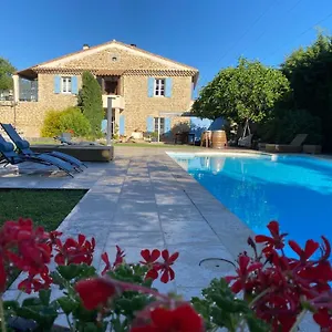 https://apt-studio-avec-terrasse-privative-et-piscine.hotels-rhonealpes.com