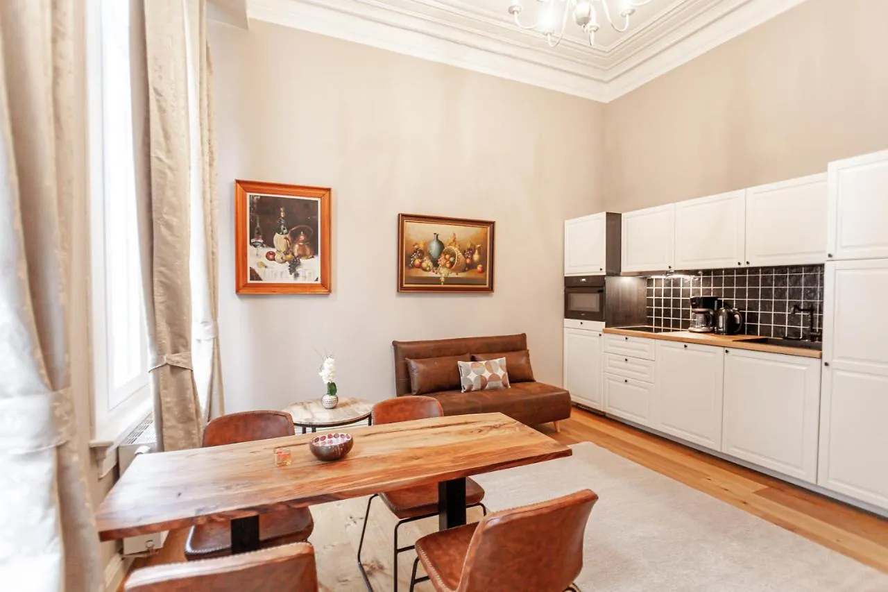 Luxury Suites Palace By Rikas Hotels Amberes 0*,